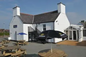 California Inn - Llanallgo