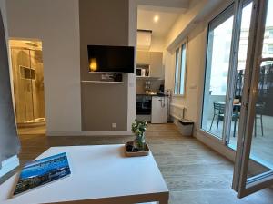 Central studio and sun terrace