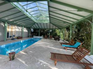 Maisons d'hotes Domaine Spa Perret-Au Calme-Chateau ArtDeco MasterSuite B&B et-ou Gite de Charme-A3Mn Giverny-Jardins Monet-Le Vexin-Piscine Ete-Parc 3Ha-Aire Enfants-PingPong-Options Diner-Billard-Massage-Yoga-Coaching-Fitness-Sauna-Hammam-Promo 2Nuits 1HJacuzzi Offerte : photos des chambres