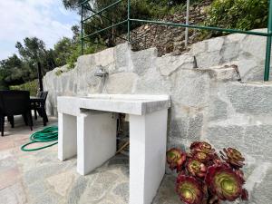 WELCOME RIVIERA - Casa Maria Casa Indipendente in Collina con vista ,98 Gradini per raggiungerla a scendere e salire, Wi-Fi Gratuito Incluso