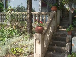 CHAMBRE INDEPENDANTE climatisée, cuisine dété, piscine