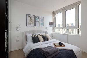 Immaculate and Homely 3-bed Penthouse in Milton Keynes by Renzo, Amazing Views, Brilliant Location!