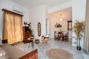 Sunrock Suites - Villa Menexes