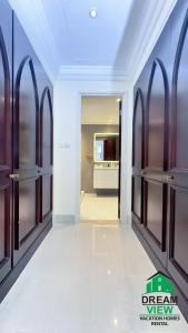 Souk Al Bahar connected to Dubai Mall, Burj khalifa Partial View Dream View Holiday Home Rental