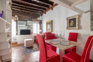 Elegant Studio in the Center