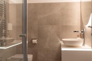 Suite at the Tower - 20 minutes from Milan and Como, 10 minutes from Monza