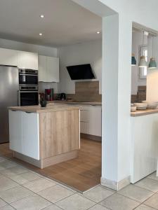 Villas Villa au calme, jardin, piscine, jacuzzi : photos des chambres