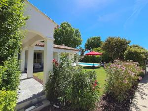 Villas Villa au calme, jardin, piscine, jacuzzi : photos des chambres