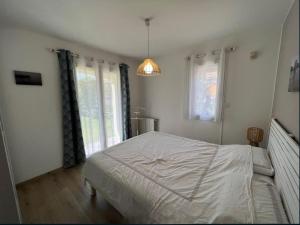 Villas Villa au calme, jardin, piscine, jacuzzi : photos des chambres