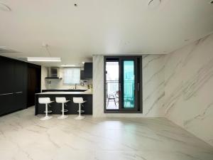 Seocho Luxury Apartment 4 Room Full Option