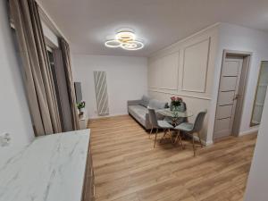 Golden Coast Apartment