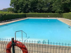 Chalet Charmant Monika avec Piscine