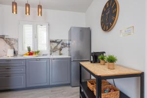 Olea Mare Sutivan - in the centre with parking