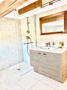 B&B / Chambres d'hotes Chambre d-hotes avec piscine au calme Gemenos : Chambre Double