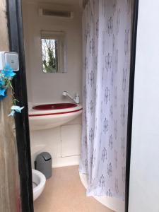 Campings Roulotte au bord du canal du midi argeliers : photos des chambres