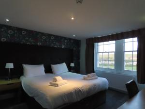 Three-Bedroom Suite with sea view room in The Portpatrick Hotel