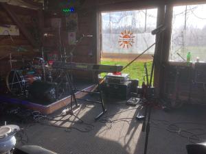 Czerwony domek w Słońcu Mazur