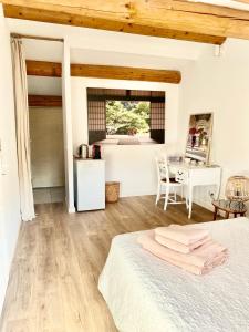 B&B / Chambres d'hotes Chambre d-hotes avec piscine au calme Gemenos : photos des chambres