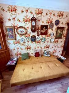 Central Antique Gallery Apartment self-check in
