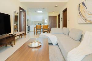 2BR Spacious Pearl with Stunning City Views - Holiday Boulevard
