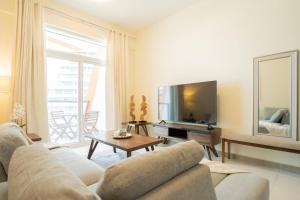 2BR Spacious Pearl with Stunning City Views - Holiday Boulevard