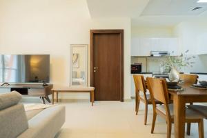 2BR Spacious Pearl with Stunning City Views - Holiday Boulevard