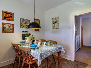 2 bed in Shereford KT156