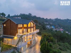 StayVista at Euphorias Edge with Bonfire, Wifi - 3hvězdičkové hotely ve městě Ranikhet