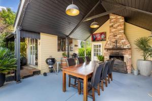 Historical home is a cosy stay located in central Bathurst