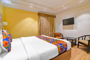 FabHotel Gulshan International - Nr Peter Cat Park Street