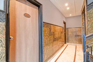 FabHotel Gulshan International - Nr Peter Cat Park Street