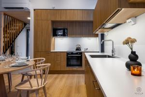 Villa Suunnikas by Hilla Villas