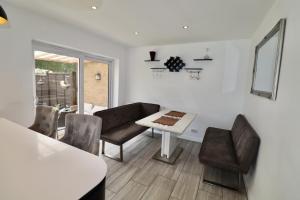 Addlestone Spacious Four Bedroom House