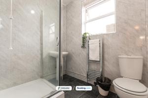 Leigh Short Stay 3 Bedroom House