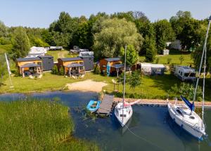 3 WIDOKI Kiekrz -domki Tiny House z prywatną plażą i pomostem nad jeziorem Kierskim