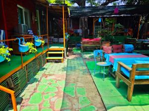 Side Tuana Garden Home