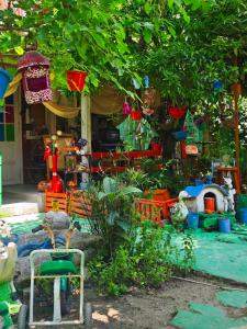 Side Tuana Garden Home