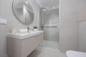 Zen Prestige Warsaw Apartment with Parking & Air Conditioning by Renters Prestige