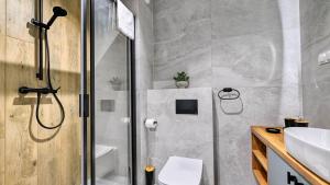 Pine Apartments, Sun & Snow