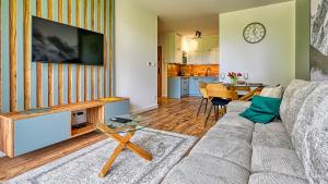 Pine Apartments, Sun & Snow