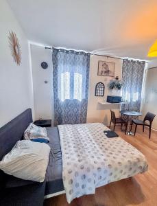 Appartements La ContrEscarpe - Studios fonctionnels - Secteur GARE CENTRE : photos des chambres