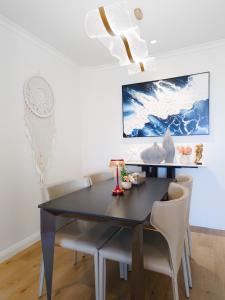 Chic Darling Harbour Oasis in the Heart of Sydney, 2BR 2BA, Resort-Style Amenities
