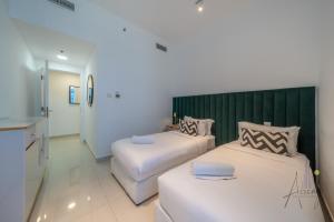 Stunning Views Spacious 3BR Dubai Marina