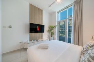 Stunning Views Spacious 3BR Dubai Marina