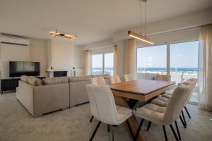Horizon Luxury Living Breathtaking Seaview Minutes from the Airport