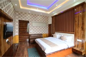 Midway by Wild Oasis