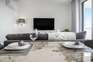 Brand new apartment - Balcony with sea view