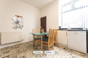 Spacious 2BR Contractor House in Farnworth, Bolton