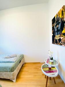 Spacious 5-Bedroom Apartment for 11 Near Train Station