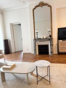 Central Champs Élysée - High Luxury 2 Bedroom Apartment